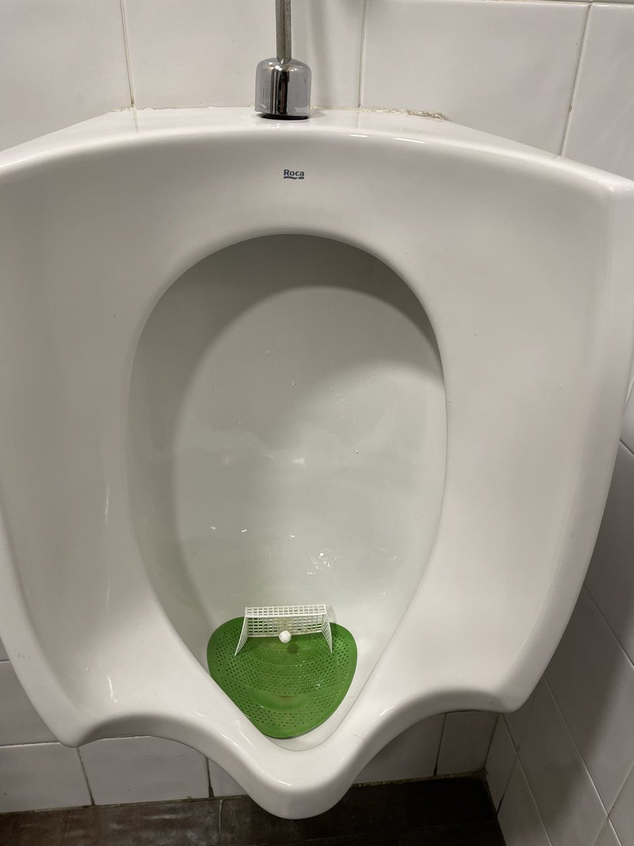 Acabo de mear por toda la escuadra 🤣🤣🤣🤣