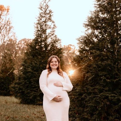 amart10_'s tweet photo. Maternity pictures turned out so perfect 💙🎄 #NewProfilePic https://t.co/EZKJBkhoX7