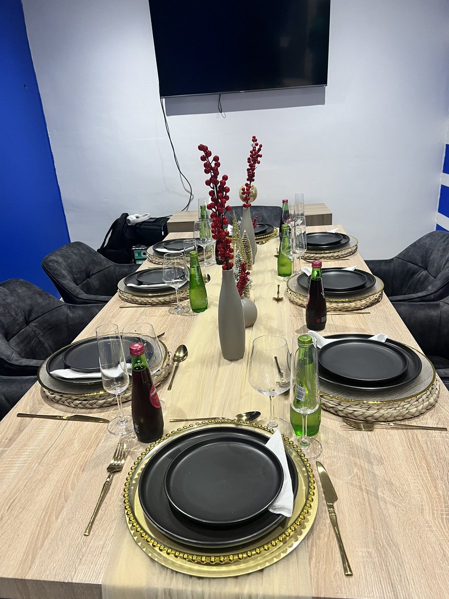 LuvuyoRani's tweet image. I am grateful to Sindiswa Napo for serving lunch to the Silulo Foundation team. I am continually amazed by how the Silulo Foundation  entrepreneurs give back Their generosity truly demonstrates the power of support and connection.

#SiluloFoundation #SiluloEntrepreneur #GiveBack