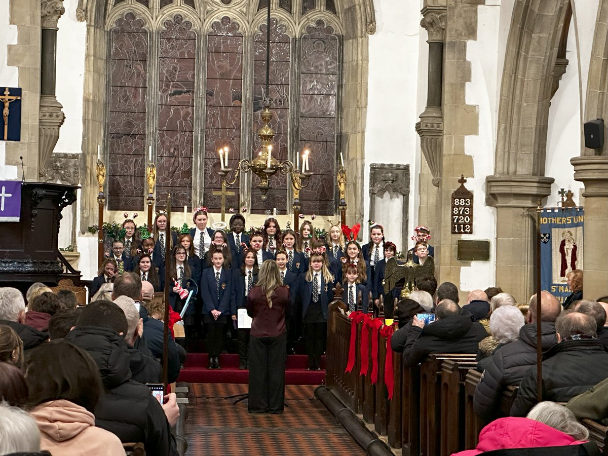 YsgolRhiwabon's tweet photo. Great night at the @YsgolRhiwabon Community Christmas Carol Concert. https://t.co/SW3exQ5EdD