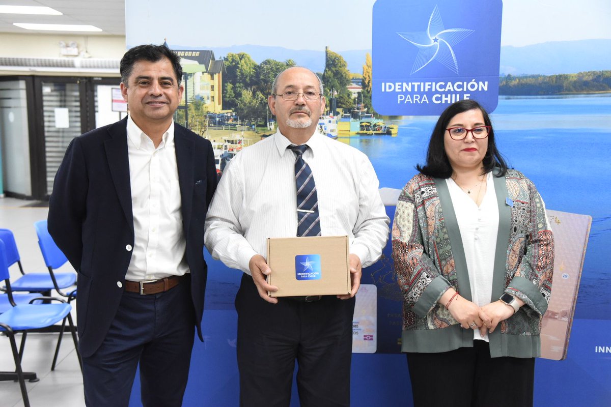 El delegado presidencial, Jorge Alvial, nos visitó y se reunió con nuestra DR Carla Peña, donde se informó de la última fase del Nuevo Sistema de Identificación y compartió con los funcionarios. #LosRiosCl #ValdiviaCl #ElRanco