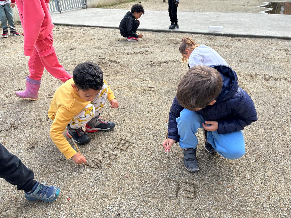 Esc_GCastella's tweet photo. Us deixem un petit recull d’activitats de consciència fonològica que hem fet a 1r al llarg del trimestre. https://t.co/wJVDSpyfwt