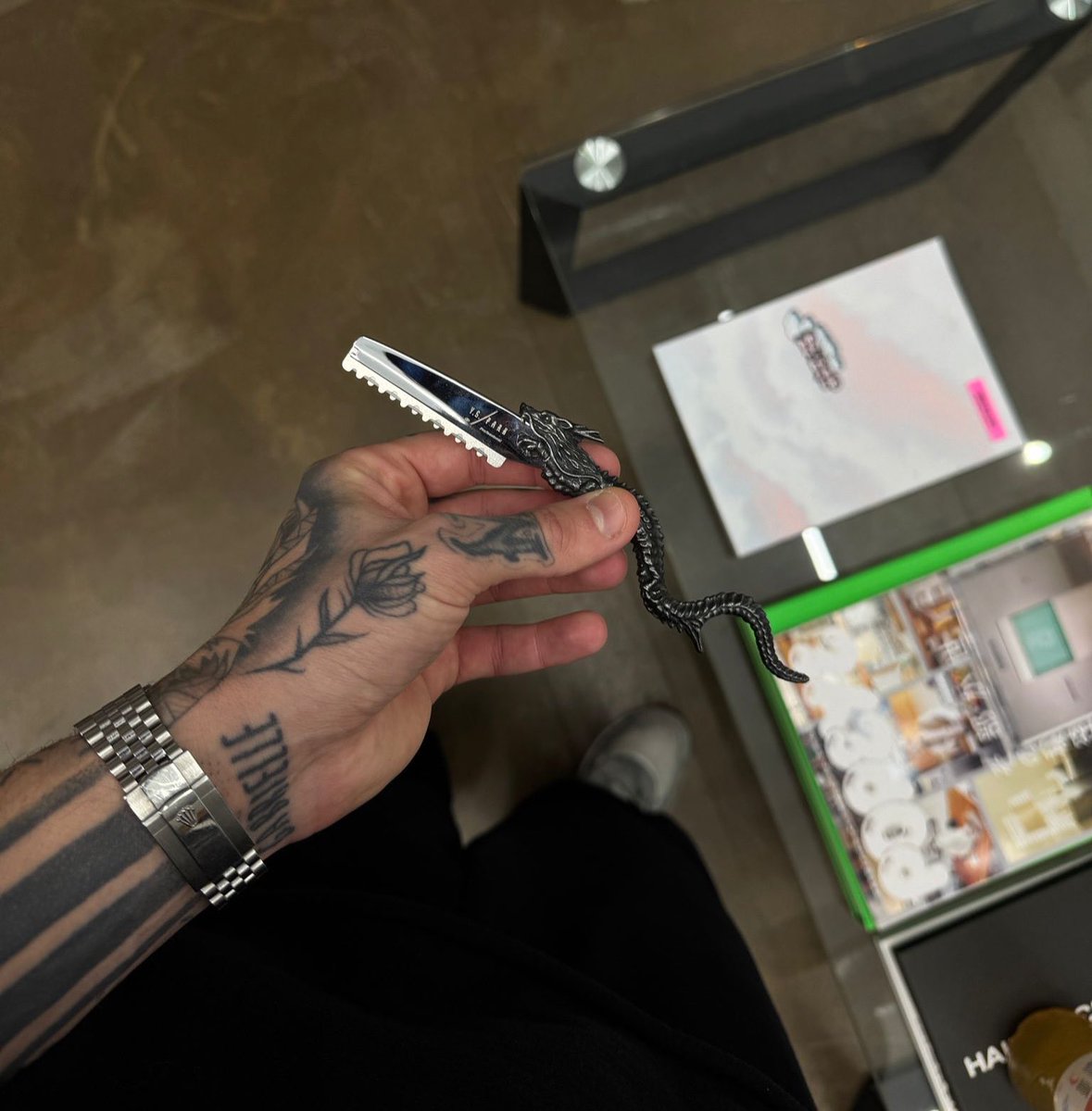 Sam Rascals with his #YSPark Dragon Razor 🐉

Discover the largest collection of #YSParkProfessional in Europe at chrisandsons.co.uk 🔌