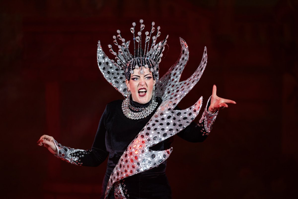 The panto 'Snow White and the Seven Dwarfs' at the <a href="/The_Churchill/">Churchill Theatre Bromley</a> theatre Bromley until 5th January is a wickedly great night out. Review here: bromleybuzz.uk/2024/12/12/a-w…