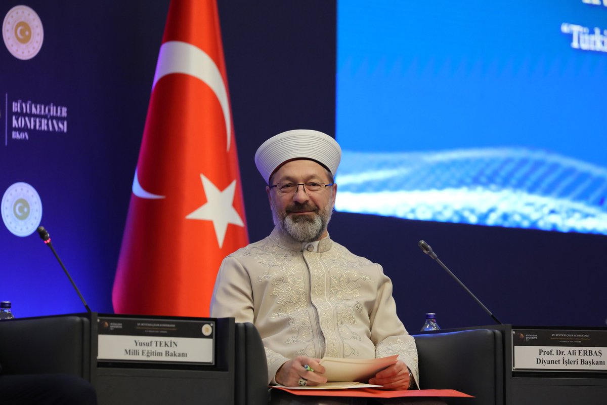 DIBAliErbas's tweet photo. “Vatandaşlarımızın değerlerini muhafaza etmelerine yardımcı olmak amacıyla yurt dışında yürüttüğümüz her türlü hizmet ve faaliyetlerimizi günümüz şartlarını ve ihtiyaçlarını dikkate alınarak zenginleştirmeye ve güncellenmeye devam ediyoruz.”

Dışişleri Bakanımız Sayın Hakan Fidan’ın ev sahipliğinde düzenlenen 15'inci Büyükelçiler Konferansı’na, Millî Eğitim Bakanımız Sayın Prof. Dr. Yusuf Tekin ve Yükseköğretim Kurulu Başkanımız Sayın Prof. Dr. Erol Özvar ile birlikte katıldık.

Bulundukları ülkelerde devletimizi başarıyla temsil eden büyükelçilerimizi tebrik ediyor, görevlerinde başarılar diliyorum.