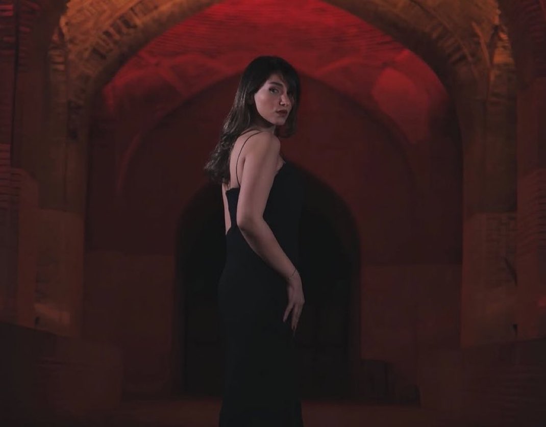 لحظه‌ی اضافه نمودن چوب به آتش
#پرستو_احمدی
#زن_زندگی_آزادی