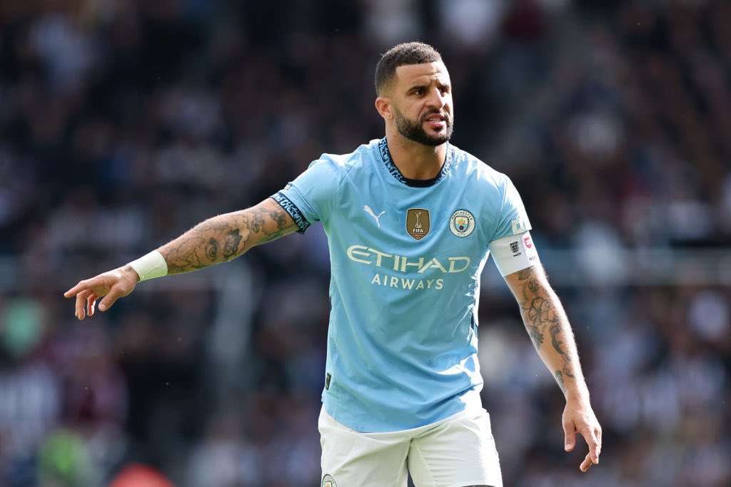 FabrizioRomano's tweet photo. 🚨 Manchester City club statement.

“Manchester City strongly condemns the racist abuse that Kyle Walker was subject to online following last night’s fixture.

We refuse to tolerate discrimination of any kind, regardless of whether that be in stadiums or online.

We will be offering Kyle our full support following the disgusting treatment he has received”.