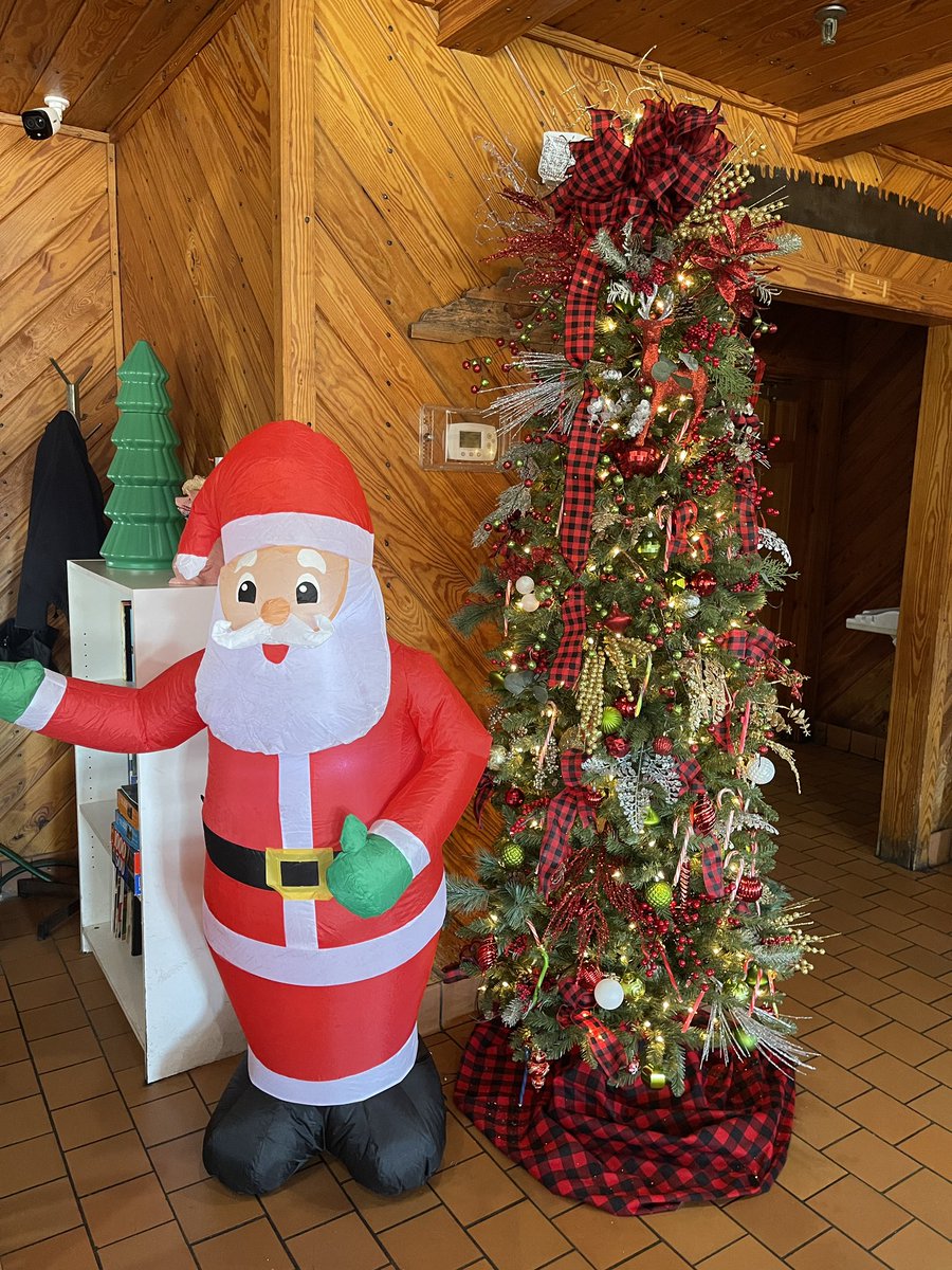barbqkingnc's tweet photo. Holiday hours:

Christmas Eve- close at 2pm
Christmas Day- closed
Day after Christmas- closed
New Year’s Eve- close at 4pm
New Year’s Day- closed

Get your orders for Christmas Eve placed asap!  Order board is almost full!🎄 https://t.co/ZwcOBCvQXF