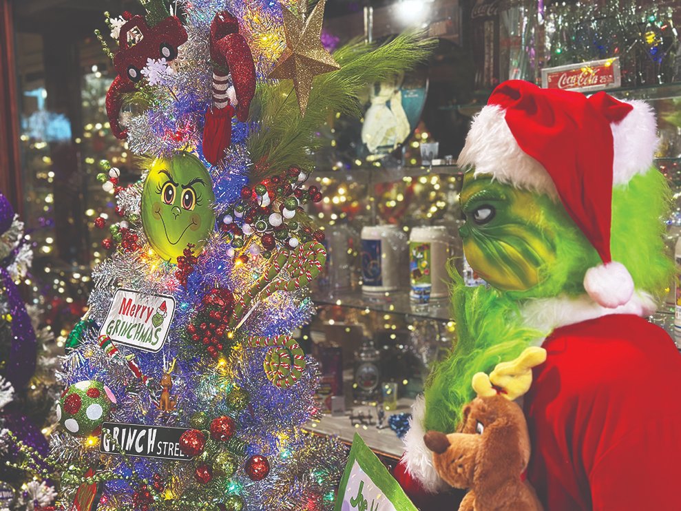 ParisPI's tweet image. This week's P-I features our Holiday Gift Guide! Photos from downtown Paris stores and the Festival of Trees are featured here. Don't miss out on great gifts for your loved ones this holiday season!