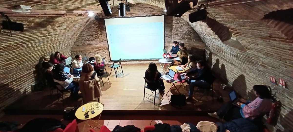 1/2 #IA #EAC L’IA au service de la création artistique et de l’enrichissement de l’imaginaire. Formation des enseignants <a href="/actoulouse/">Académie de Toulouse</a> investis avec leurs élèves dans le projet E-conteur de sciences avec l’écrivain, artiste plasticien Romane Nicolas. <a href="/MostafaFourar/">Mostafa Fourar</a>