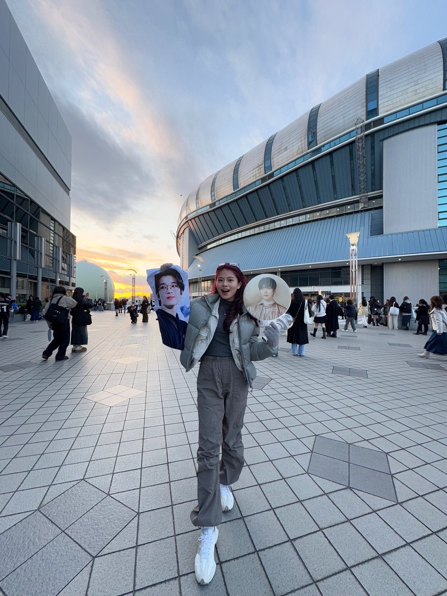 lettersforsvntn's tweet photo. skipped follow tour because i wasn’t okay for almost two years so when things finally started to get better, i made sure to meet the people who helped keep me sane through it all. 🤍

— ily @pledis_17 ☁️ https://t.co/xVnCF29bXt