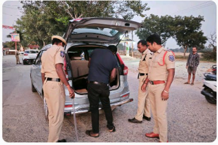 MalkajgiriCop's tweet photo. 🚨 Ensuring Your Safety! 🚨

#RachakondaPolice conducted thorough #vehicle_checkings at various locations within the commissionerate as part of enhanced #security_measures.   
These proactive checks aim to ensure, curb illegal activities and maintain #law_and_order.   

#RachakondaPolice 
#SafetyFirst #WeAreHereForYou