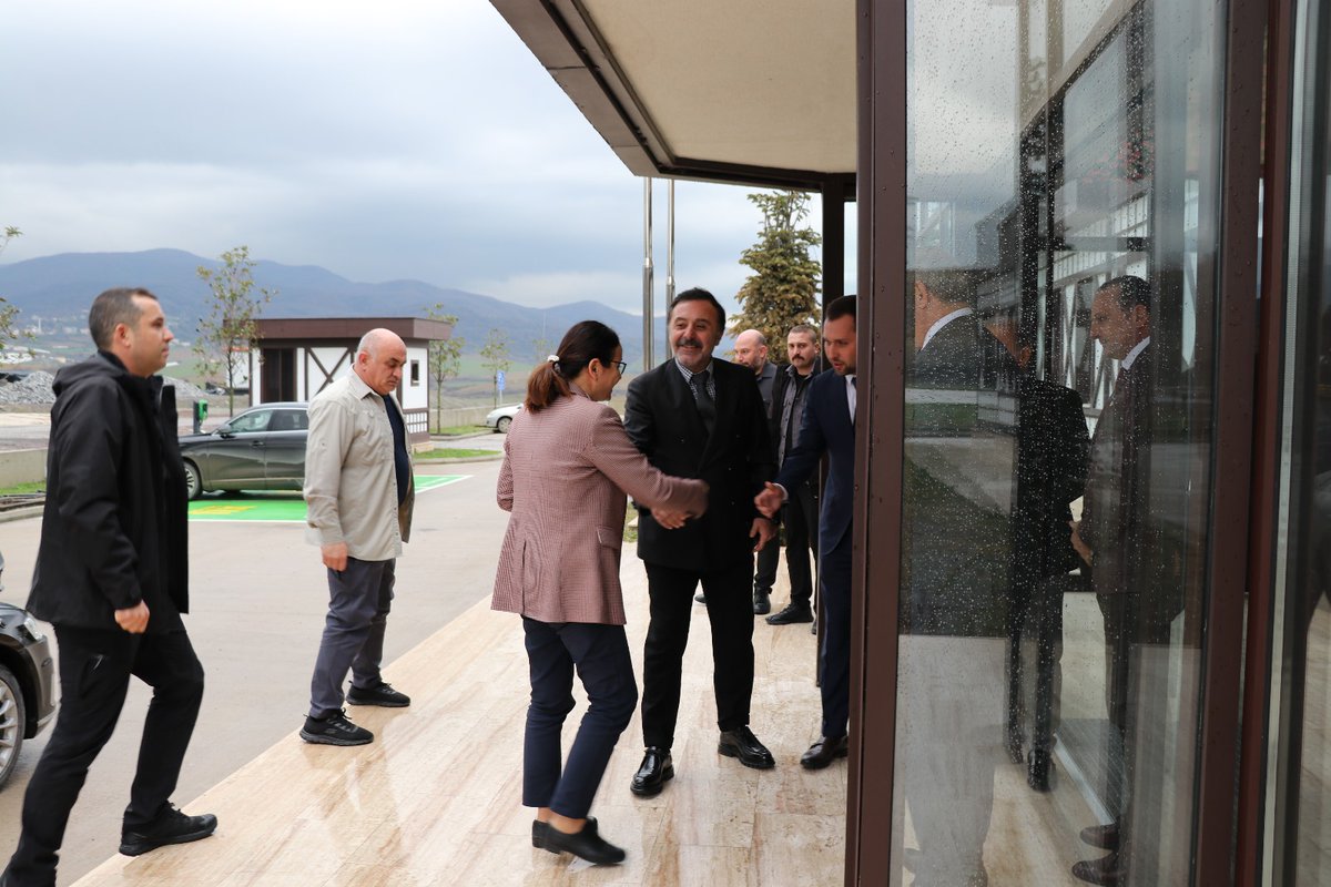 direncozdemir2's tweet photo. Yalova Valimiz Sn @drkayahulya Başkanlığında,İl Genel Meclis Başkanımız Sn Hasan Soygüzel,Çiftlikköy Belediye Başkanımız Sn Adil Yele,Yalova Sanayi ve Ticaret Odası Başkanımız Sn Cemil Demiryürek ve sanayici üyelerimizle Müteşebbis Heyet toplantımızı gerçekleştirdik.Hayırlı olsun https://t.co/UaANkqLGNz