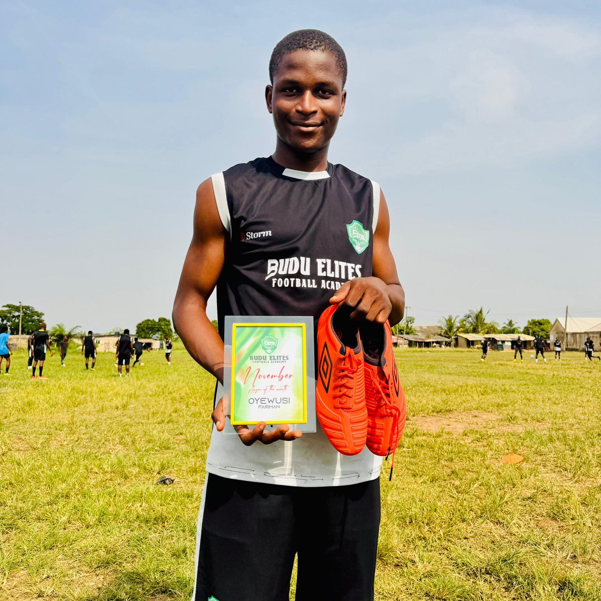 buduelites_fa's tweet image. Cheers to our November player of the month🎊🥳
Recognizing brilliance on and off the field. Cheers to greatness! 🫡💪🏽
@Iamphoat   #WellDeserved #TeamStar
#playerofthemonth #Trending #Befa