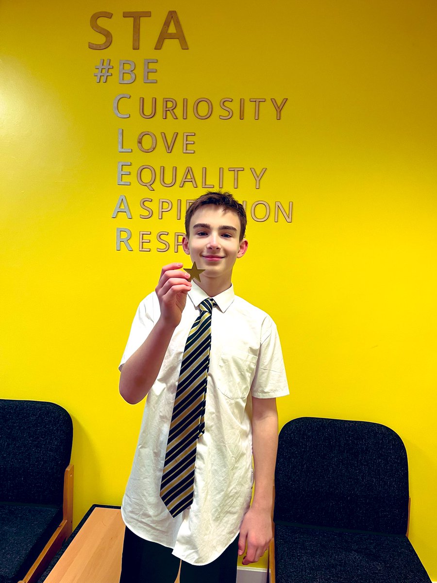 Gold STAr alert! ⭐️⭐️⭐️ Well done to Lucas who earned a gold star in English for showing the value of Aspiration!