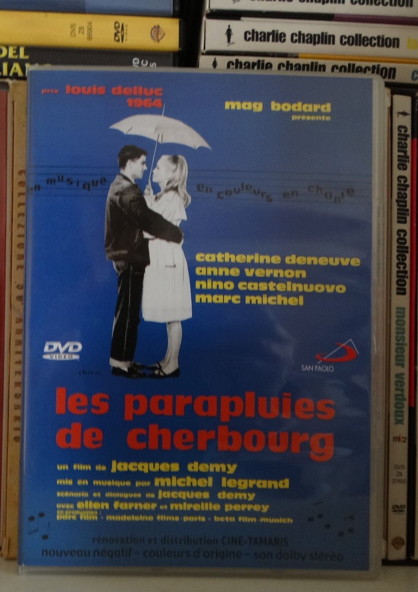 All’inizio del film, ambientato nel 1957, c’è una foto di Marilyn Monroe, la fotografia è stata scattata da George Barris nel 1962 durante il suo ultimo servizio fotografico #LesParapluiesdeCherbourg #JacquesDemy #MichelLegrand 
cinemaecinematografi.com/les-parapluies…
