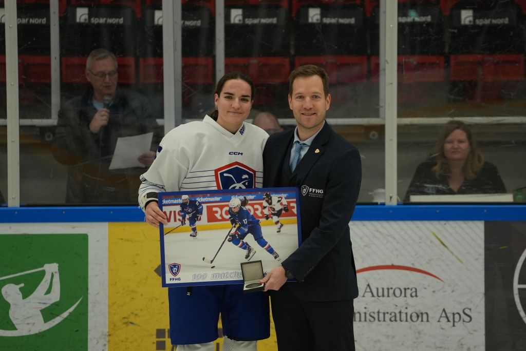 Avec 2 buts et 1 assist, <a href="/chloeaurard/">chloe aurard</a> pouvait difficilement rêver mieux pour sa 💯ème sélection avec les Bleues ✅✨

#TeamFranceHockey