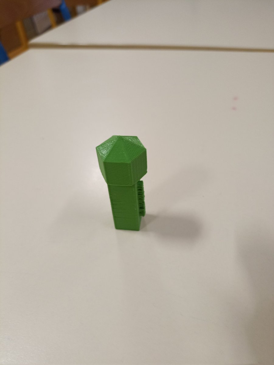ecMarcais's tweet photo. Nous avons essayé l'imprimante 3D. Nous avons fabriqué une tour. Elle est légère, belle, dure, solide et elle flotte dans l'eau. Maloé, Dany, Audin, Timothé, Augustin #FabLab https://t.co/TbzhGaNemf
