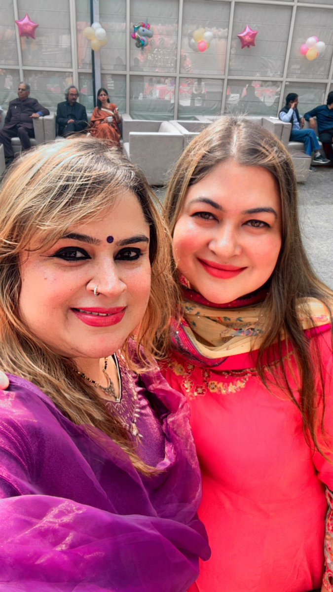 Nattashasharrma's tweet photo. वजीरपुर से आई आवाज़ बहन @NayakRagini अबकी बार 🤞🧿
लड़ेंगे जीतेंगे 🇮🇳 https://t.co/4Pd2m2J7sV