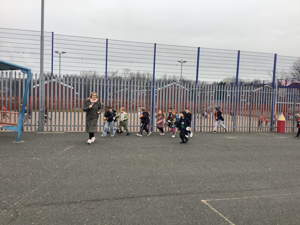 MrsamThatto's tweet photo. We enjoyed our Santa 🎅🏻 Dash in our Christmas jumpers this morning. Thanks for all the £1 charity donations sent in 👍🏻

#ThattoPrim_1SJ @MrsSJ_Thatto #ThattoPrim_PHSE #ThattoPrim_enthusiastic https://t.co/QA2yloEZw7