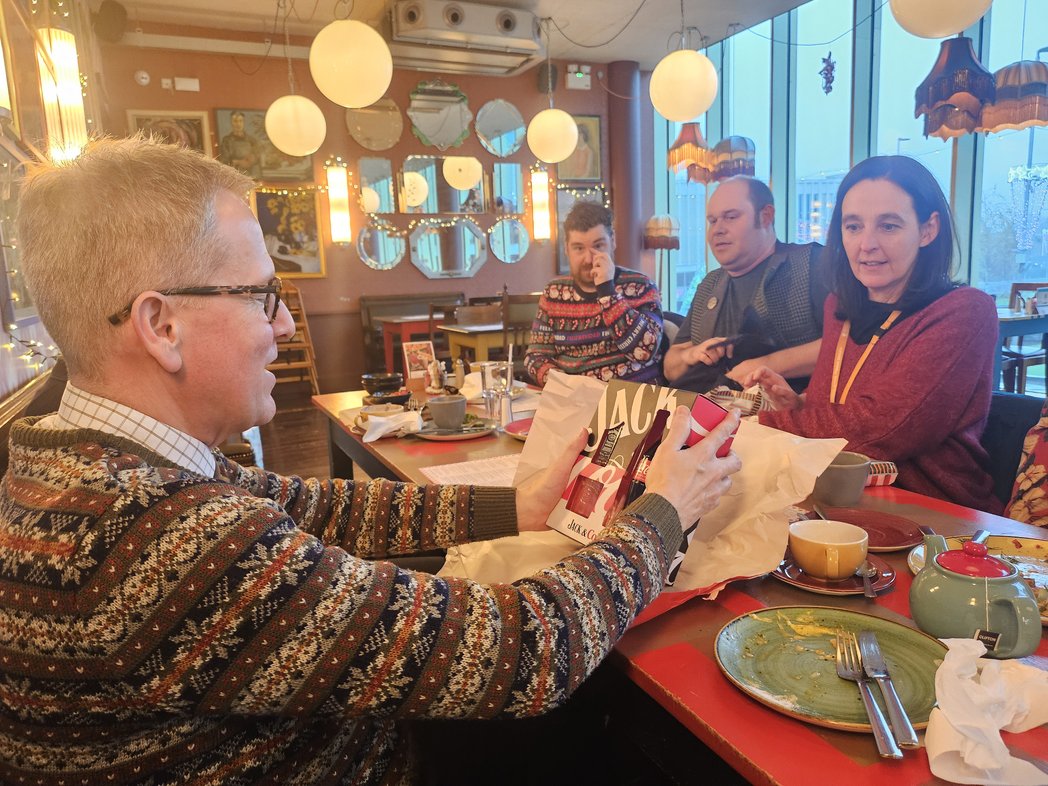 Paul Stebbing (@stebbers) on Twitter photo Barnsley Archives and Collections Christmas lunch. Great to catch-up with everyone. And not a laptop in sight.... Barnsley Archives and Collections Christmas lunch. Great to catch-up with everyone. And not a laptop in sight....