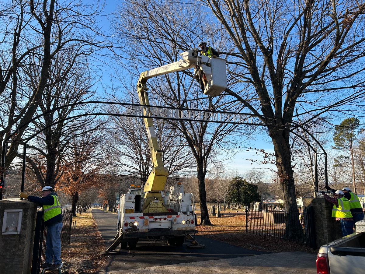 CityHarrisonAR's tweet photo. The repainted archway for Rose Hill Cemetery is being installed this morning by the City's Public Works crew. Thank you guys. And thanks to Boy Scout 60 and Eagle Scout candidate Kyle Whiteside. We are very appreciative. Thanks Wade for the great photos. https://t.co/eZH4C8RDC9