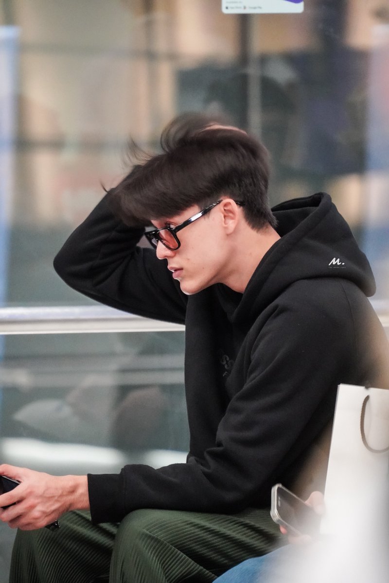 TheMoonFade's tweet photo. เสยผมได้อีกเรื่อยๆเลยคับ มันหล่อดี ชอบ🥰

@gawincaskey #GawinCaskey https://t.co/N5i8L63OE5