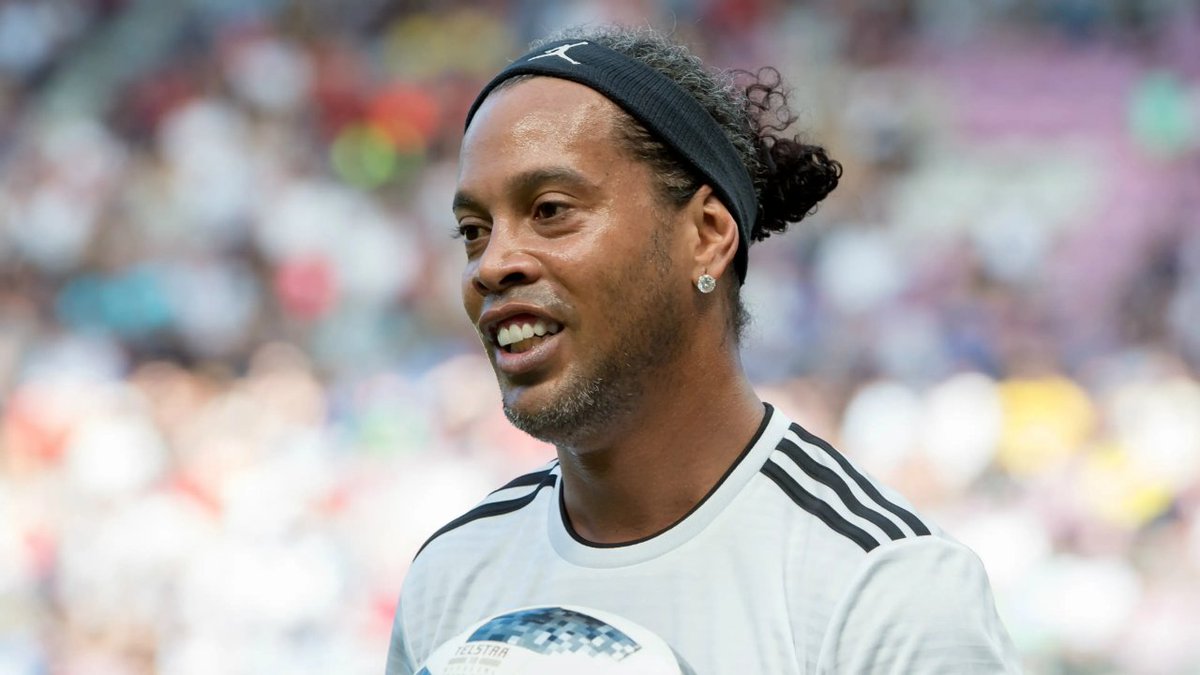 MagiaresMagicos's tweet photo. "Salí de Brasil dispuesto a crecer como jugador y como hombre. Quería aprender de todo, conocerlo todo. Así que cada día que pasa aprendo algo nuevo" - #Ronaldinho https://t.co/u8SoMcm9Iq