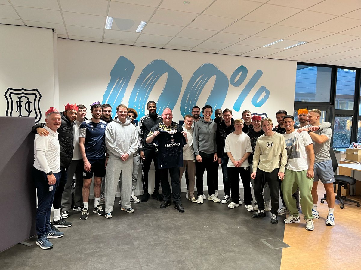🎯 A big thank you to the Highlander, John Henderson who came down to our staff Christmas party to throw some darts with the lads

Darts content 🔜 

#Dundee1893