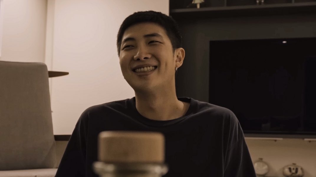 EB0YRM's tweet photo. there is nothing prettier than namjoon’s dimpled smile https://t.co/I4phA8uwi7