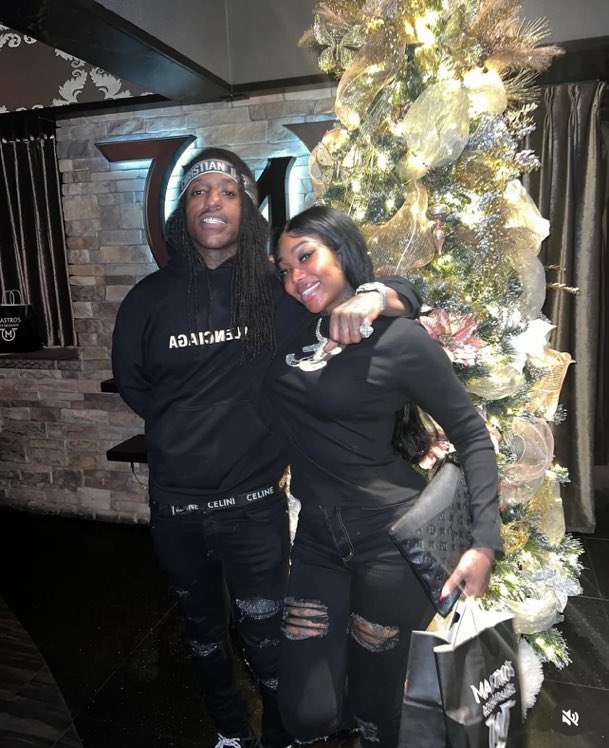 cyranokelevra's tweet photo. DAMN 😳🤯
Summer Walker est en Couple 👩🏾❤️👨🏾 avec Le rappeur de Chicago, Rico Recklezz
#ParlonsUs🗣️🎙️🇺🇸 https://t.co/oRHgOEfLwR