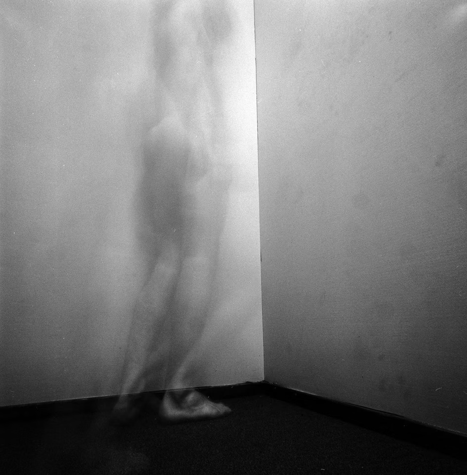 lassetur_o's tweet image. ---------------------------------------------------
In the 1970s, a faded photograph shows a group around a worn couch, bare skin and relaxed smiles reflecting the era&apos;s carefree spirit. Laughter lingers, capturing fleeting moments of intimacy and connection.

#PhotoNFT #lassetur…