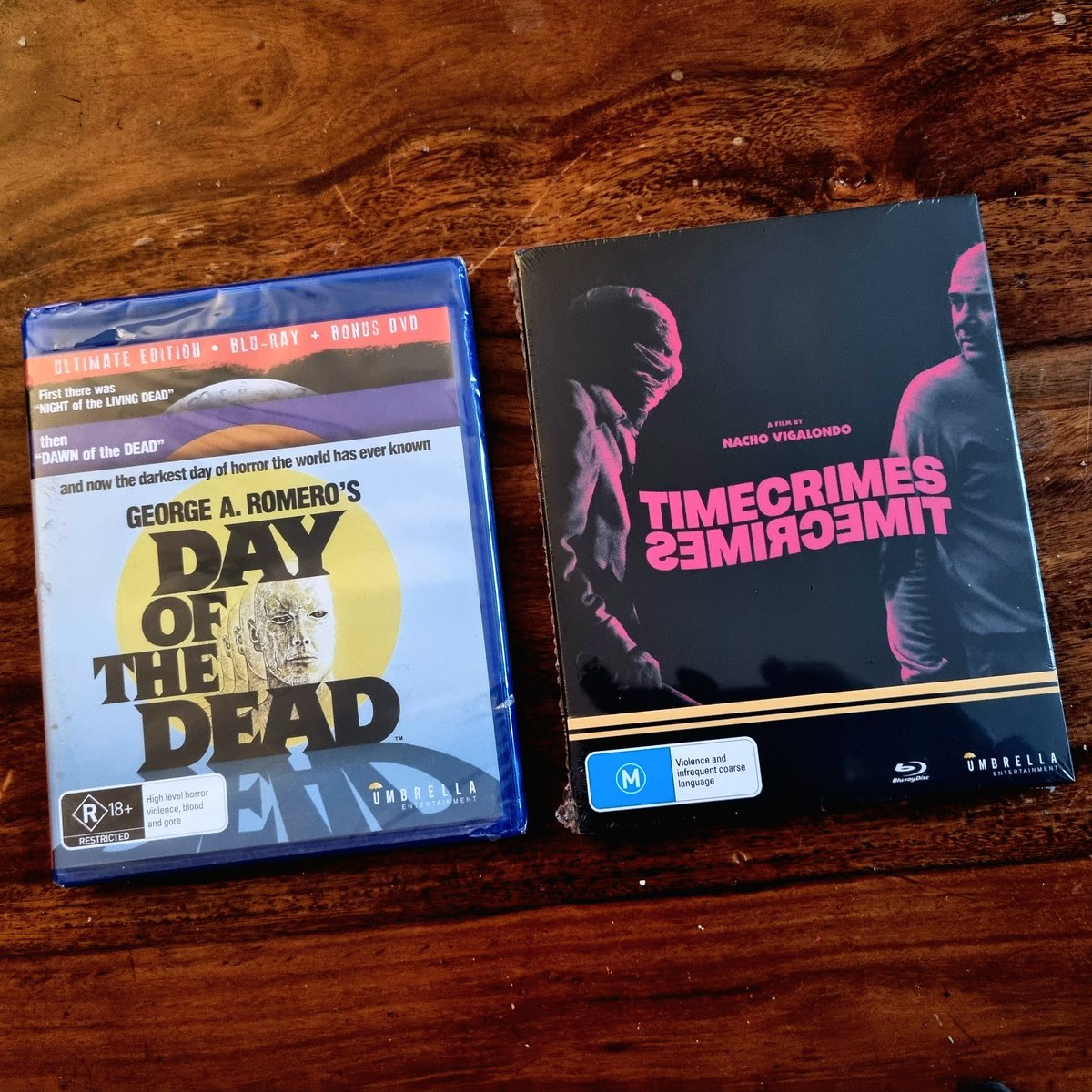 FilmUtopiaPod's tweet photo. Two long-overdue additions for the collection! Thx to @UmbrellaEnt for an incredibly fast 8-day delivery from Australia to UK! Check out our latest episode to hear us talk about the excellent #Timecrimes!
#dayofthedead #romero #horrorfam #HorrorCommunity #physicalmedia https://t.co/h1khfYRned