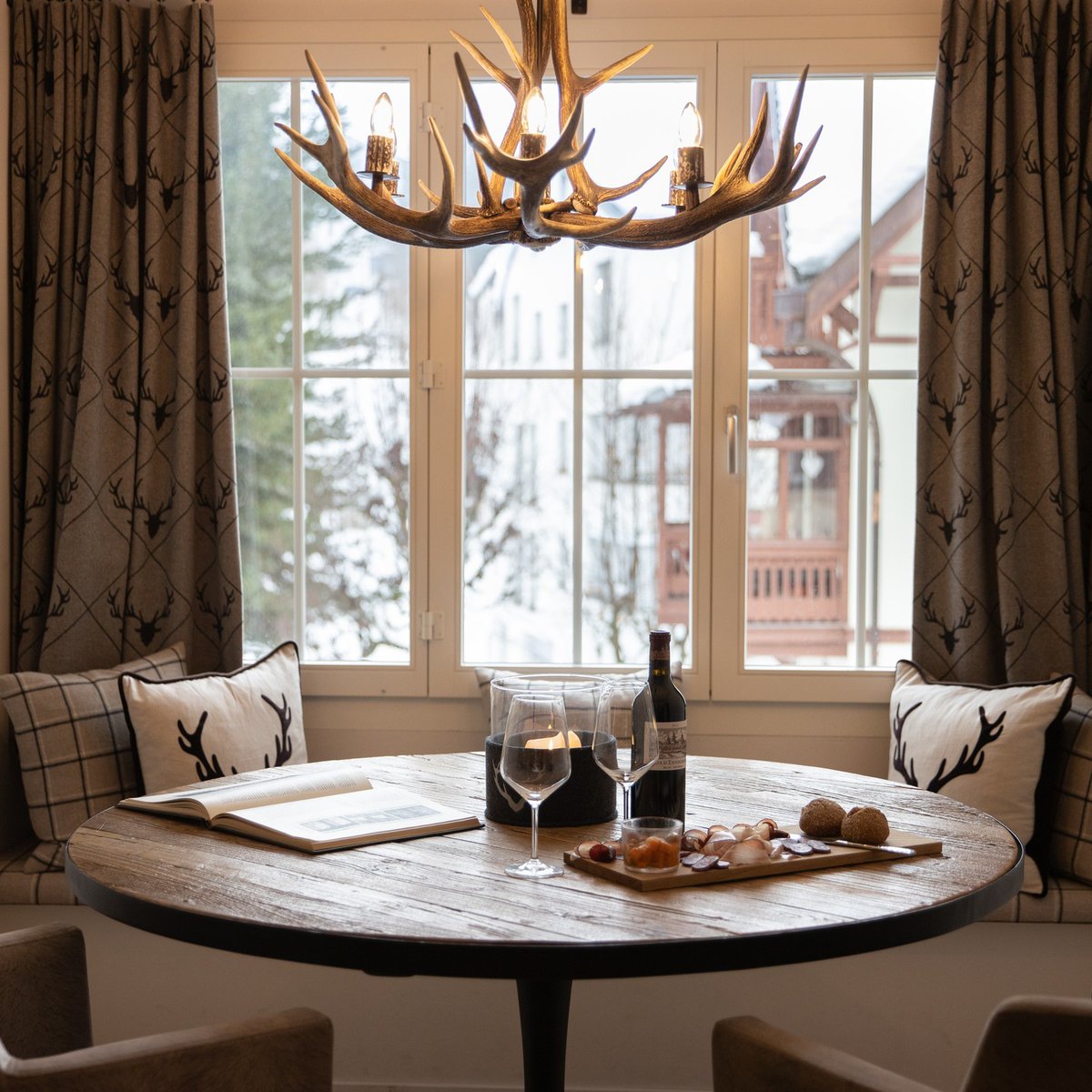 hoteladula's tweet photo. Cozy up in the heart of alpine elegance. ✨ Rustic charm, warm interiors, and the perfect place to unwind after a day in the mountains. 🌲❄️ ��
-⁣
#flims #hoteladula #flimslaaxfalera #swissalps #caumasee #crestasee #unescosardona #michelreybierhospitality #AlpineGetaway https://t.co/NCQDRKCfFf