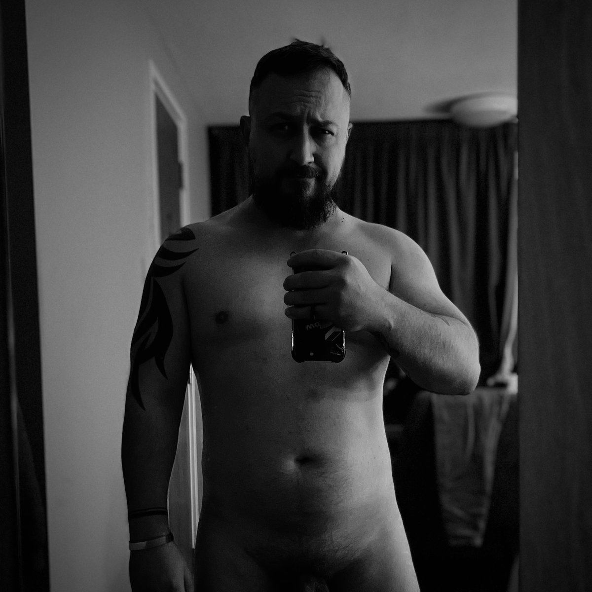 Sleepy Thursday...

#нюдсочетверг #musclebear #nudethursday #нюдсчетверг #bear #bearlife #nude #man #morning