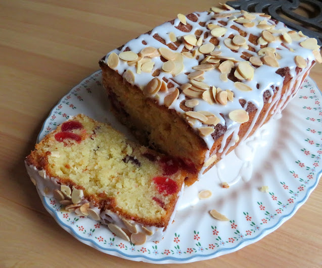 MarieRYnr's tweet photo. Midnight Feast Worthy Cherry Cake. Delicious. Buttery. Loaded with Cherries. https://t.co/OoogDZsSdU  #cake #treatyourself #bake #recipe #delicious #yummy #teatime #nomnom #cherry #almond #yumyum https://t.co/O9cAbfgSco
