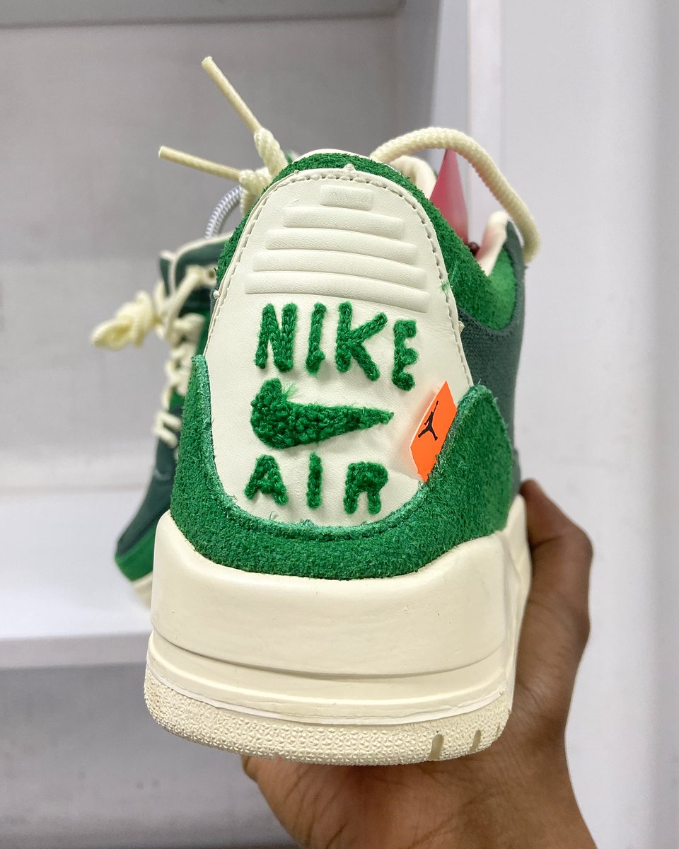 Air Jordan 3  
🛒Location : Kenya Cinema 4th Floor B2
Price : Kshs 4300
Sizes : 40 - 45   
Whatsapp or Call wa.me/254711230687/ #TotalShutDownKE