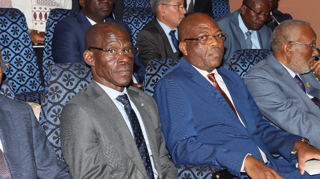 En marge des travaux de la 64e session ordinaire du Conseil d'Administration de <a href="/OAPI_TWIT/">OAPI</a>, la délégation des administrateurs et moi-meme avons été reçu en audience par 
le Premier ministre de la RCA, <a href="/FelixMoloua/">Félix Moloua</a>. 1/2