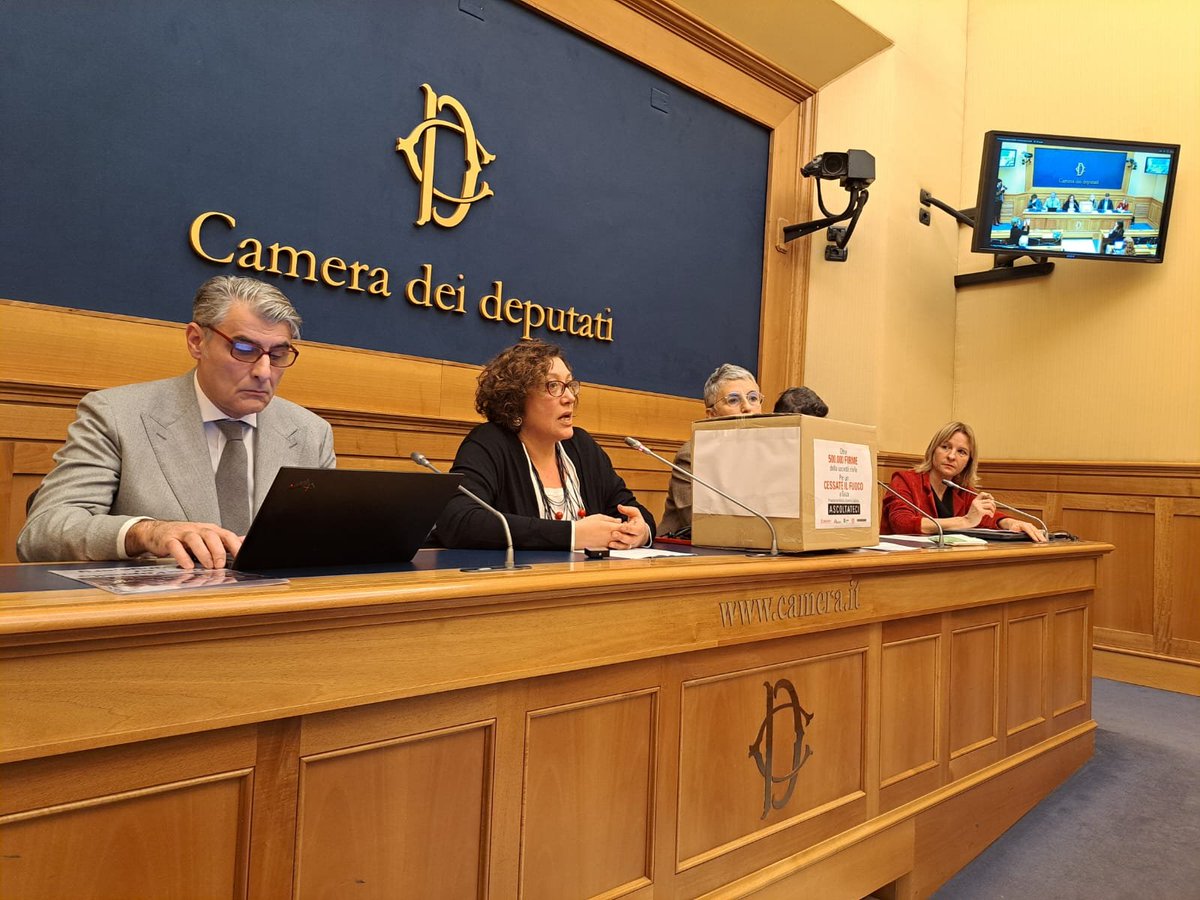 EMERGENCY (@emergency_ong) on Twitter photo #Gaza: oggi abbiamo portato alla Camera dei #Deputati le firme di 500 mila cittadini e cittadine per chiedere un incontro al #governo italiano e un cessate il fuoco immediato. Con <a href="/MSF_ITALIA/">MediciSenzaFrontiere</a>, <a href="/OxfamItalia/">Oxfam Italia</a>, Fermatevi!
Leggi tutto: emergency.it/comunicati-sta…
#StopCrimesinPalestine #Gaza: oggi abbiamo portato alla Camera dei #Deputati le firme di 500 mila cittadini e cittadine per chiedere un incontro al #governo italiano e un cessate il fuoco immediato. Con <a href="/MSF_ITALIA/">MediciSenzaFrontiere</a>, <a href="/OxfamItalia/">Oxfam Italia</a>, Fermatevi!
Leggi tutto: emergency.it/comunicati-sta…
#StopCrimesinPalestine