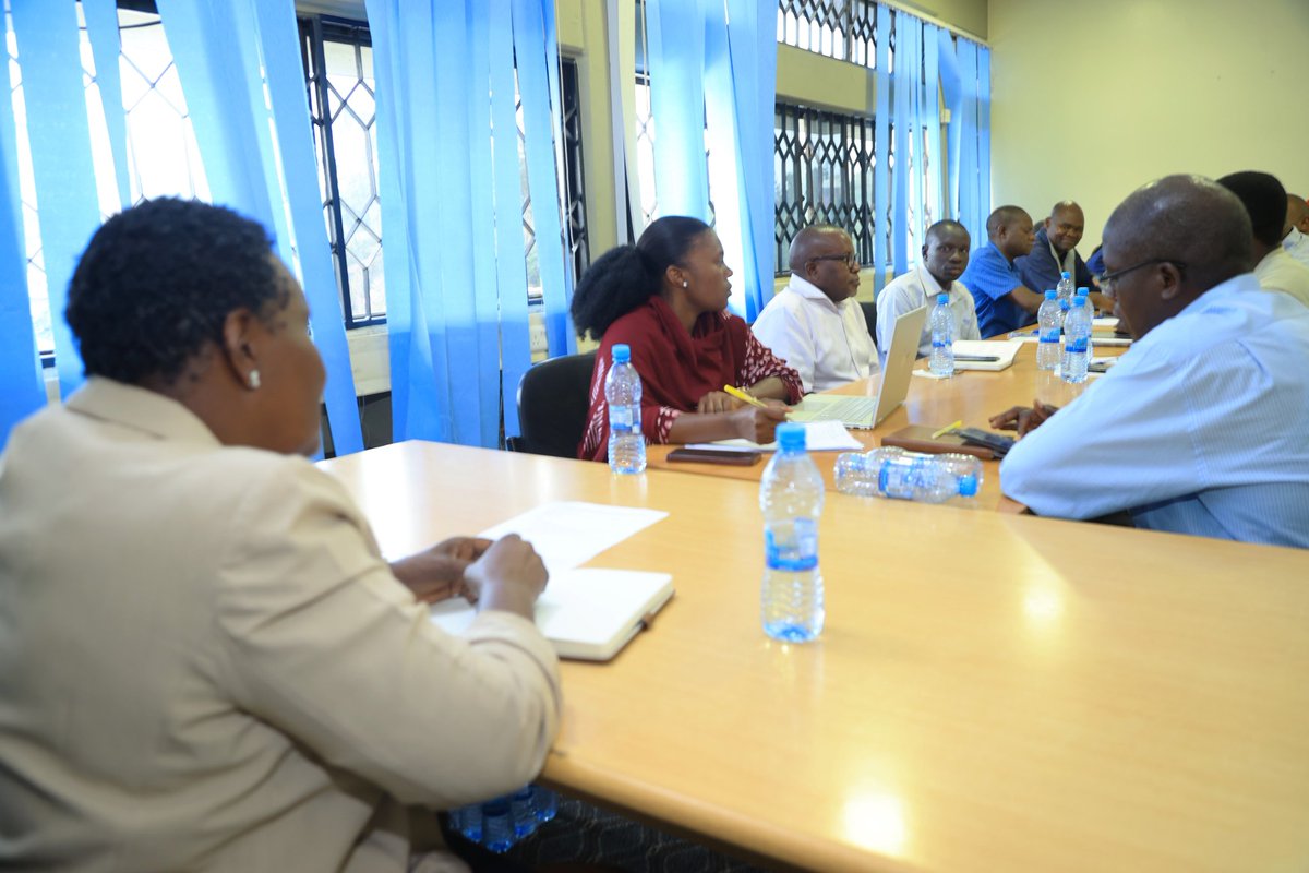 tashico_tz's tweet photo. TASHICO, TPA, SUMA na Polisi Reli wa kutana katika kikao cha pamoja kujadili mambo ya  kiutendaji kazi yanayohusisha huduma za wateja kwa Bandari na meli  vituo vya Mwanza, Nansio, Bukoba na Kemondo. Kikao kimefanyika ukumbi wa jengo la TASHICO Makao Makuu jijini Mwanza. https://t.co/a18JZnUrUr