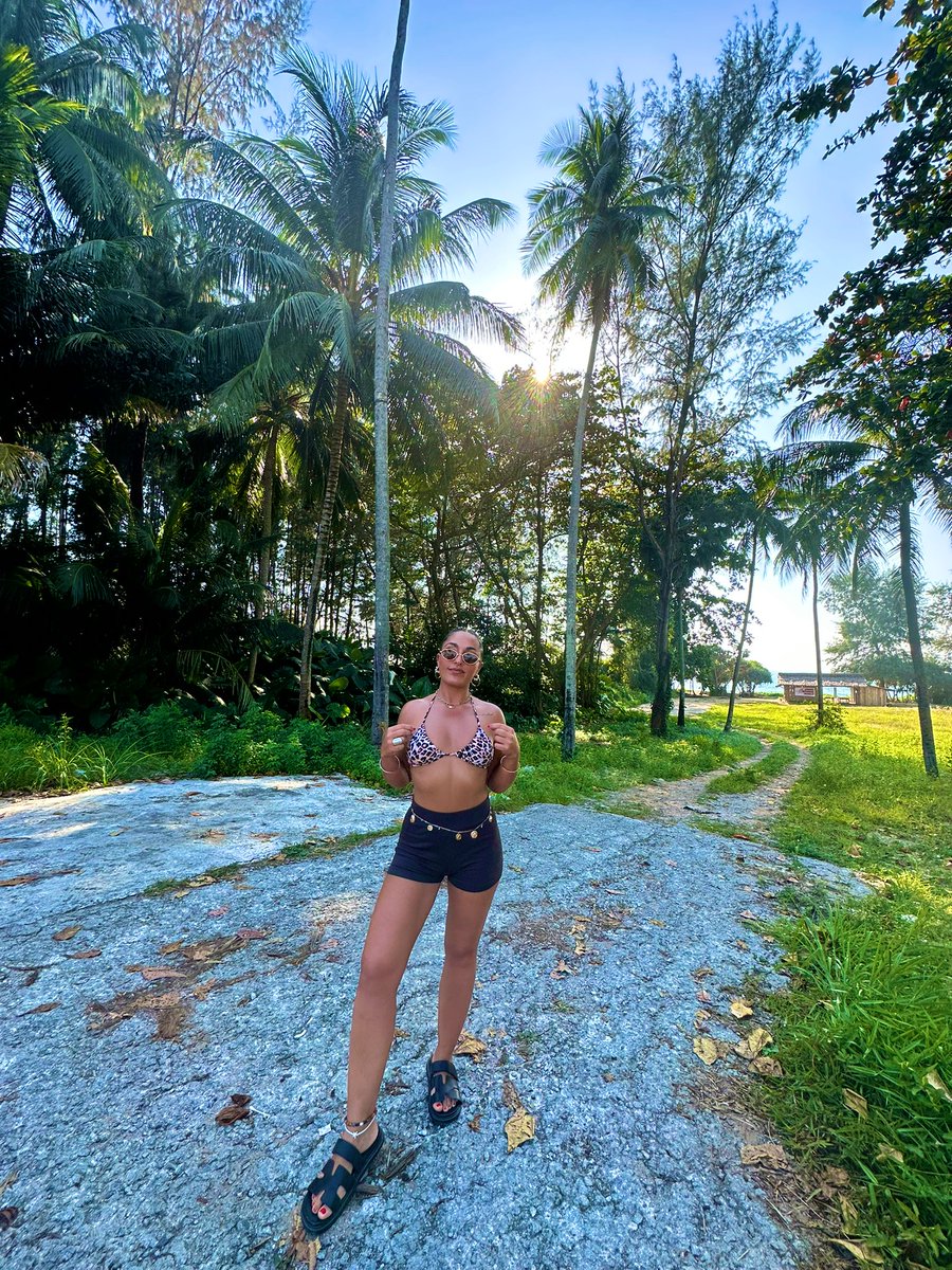 7lexmc's tweet photo. Cant wait for next holidayssss ✈️ https://t.co/cnw2rAWrxX