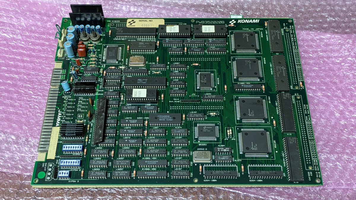 9jX4yk9cyGXIYyB's tweet image. 先程、駿河屋で買って来た物は此方デス
遂に『パロディウスだ！』のアーケード基板を購入しました!!
元から持っていたオリジナルインストと説明書等を一緒にして揃いました。
とりあえず問題無くプレイ出来て良かった😊👍
#パロディウス #アーケード基板