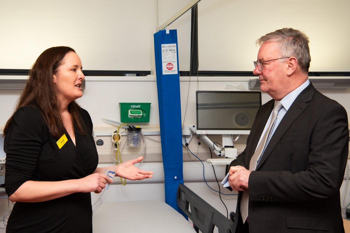 healthdpt's tweet photo. The Health Minister visited the Ophthalmology Department at @BelfastTrust Mater Hospital to see their innovative work.
Minister Nesbitt highlighted the positive impact on waiting lists from AHP Orthoptists working together with Ophthalmologists.
🔗https://t.co/9lVGPjwUS5 https://t.co/OOJN9qmmEQ