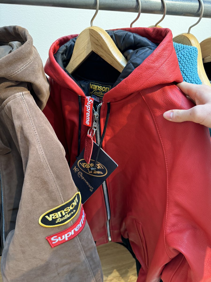 Supreme Drops tweet media