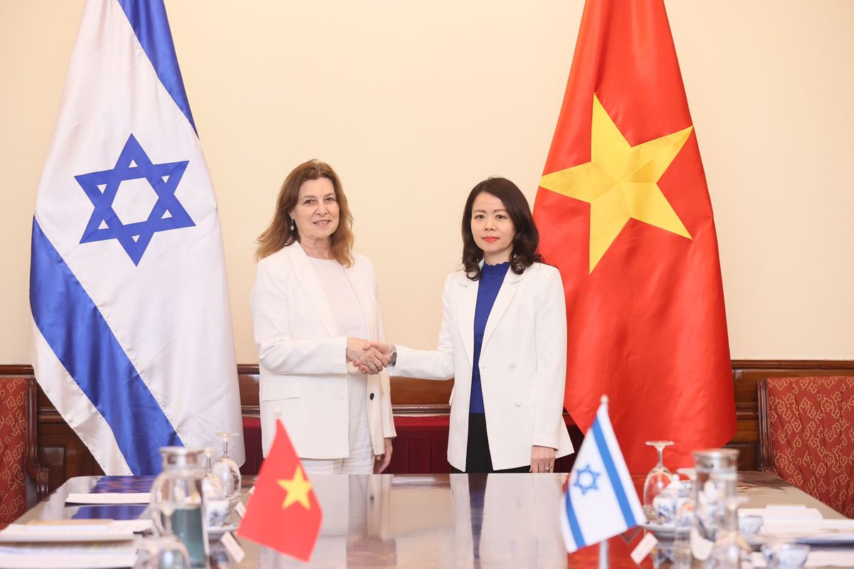 Had a very constructive political consultation with Vice Minister Nguyen Minh Hang <a href="/MOFAVietNam/">Viet Nam Diplomacy</a> 🇻🇳🇮🇱
Israel &amp; Viet Nam have warm relations and the 🇻🇳🇮🇱 Free Trade Agreement #VIFTA shall boost it further and open new markets for both countries.
We discussed the ME situation,