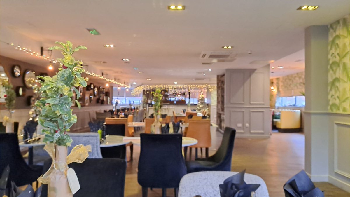 RamadaCoventry's tweet image. Another festive conference lunch setup looking fabulous -  combining business with a touch of Christmas magic. 🎁🍽️

#FestiveMeetings #RamadaCoventry #ConferenceStyle #ChristmasCheer