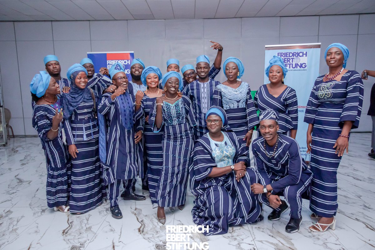 Fes_Benin's tweet photo. À découvrir dans cet article https://t.co/1DBeg2KwZ9, disponible sur notre site web, l’intégralité de la cérémonie solennelle de la promotion baptisée "Rhodium" par Maître d’Almeida Rufino, la 11ᵉ promotion du programme Jeunes_Leaders_du_Bénin

#JLB2024 #leadership #démocratie https://t.co/urtemuniKR