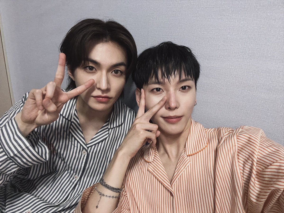 ElastBrazil's tweet photo. @ELASTofficial [📄] 10.12.2024 - X (Twitter) Oficial do grupo, com RoMin

"Em vez da MiddleZ Line, está a RoRaZ Line. RoRaZ Line para sempre~👍"

NOTA: a MiddleZ Line é composta por RoMin e BaekGyeul; já a RoRaZ Line, pelo RoMin e Rano

#ELAST #엘라스트 #ROMIN #로민 #ロミン #HAPPYRANODAY https://t.co/annaNoBJUT