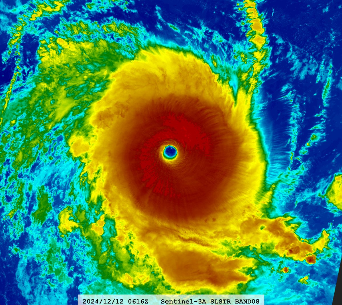 zeb199818's tweet photo. #04S Tropical Cyclone #CHIDO
Satellite: #Sentinel3A #SLSTR
Channel :
#SLSTR S8 (10.854 µm) 1-km
#OLCI S7 (0.620 µm) 300-m
Time : 2024/12/12 0616Z
Eye Temp : 23.43 °C https://t.co/qEdPMqZnMI