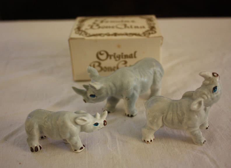 emmasattic98's tweet photo. Emma’sAtticTreasures #$29.00 #Miniature #3PieceSet #BoneChina #RhinocerosSet #Collectible #EndangeredSpecies https://t.co/6MUNd3EfMD
